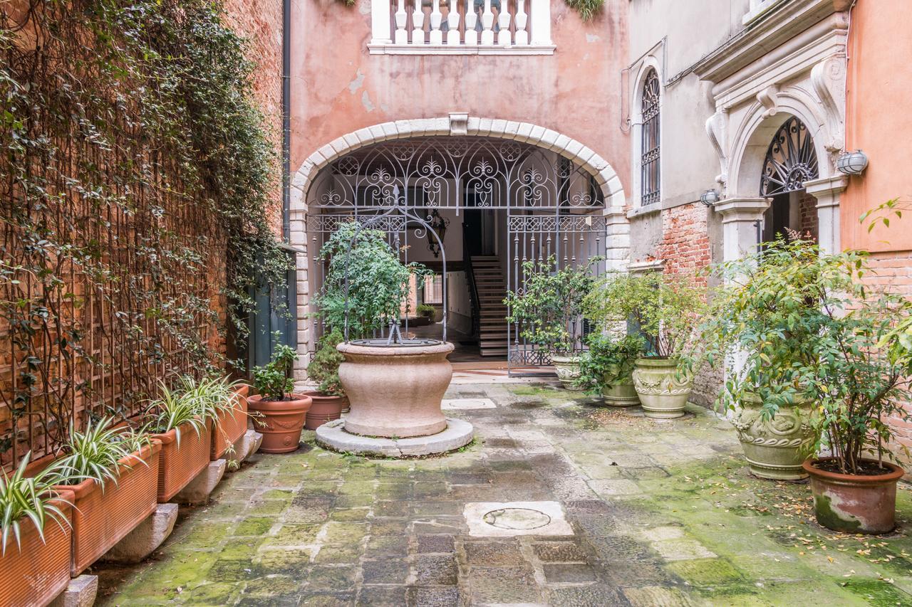 La Fenice Double Canal View Venice Exterior photo